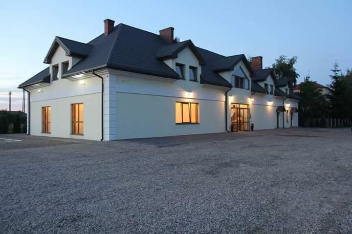Hotel Restauracja Romantyczna Międzyrzec Podlaski Екстериор снимка